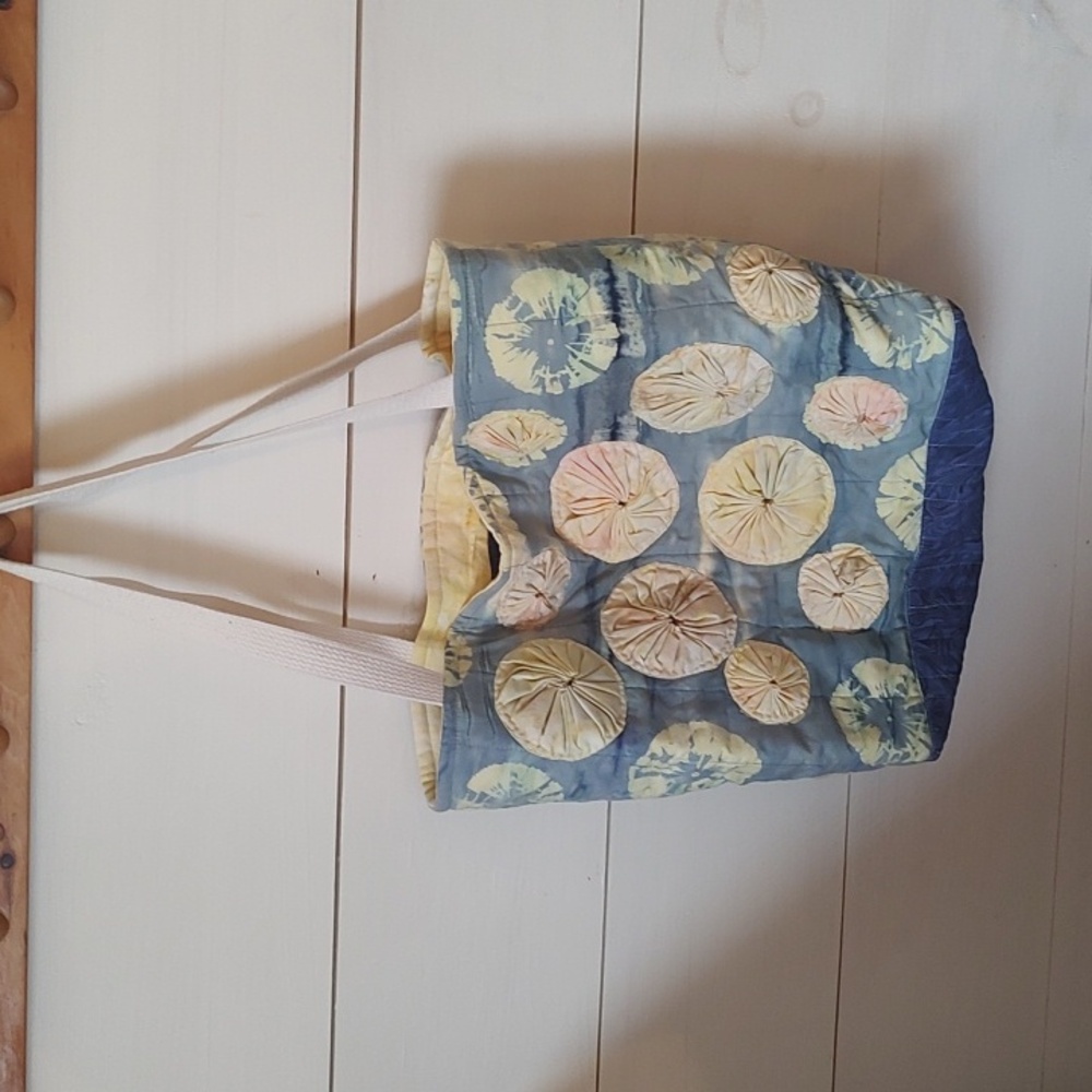Sand Dollar Bag Tote. Clean Interior With Pocket. Handmade Yo-Yo Embellishments